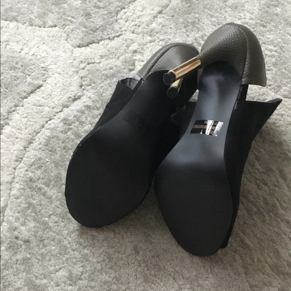 Qupid Peep Toe Heeled Bootie - Picture 4 of 4